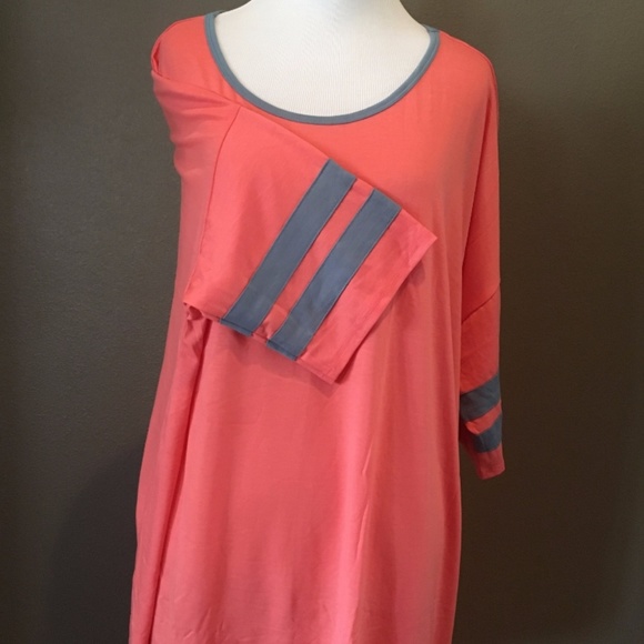 Lularoe Irma Top - Picture 1 of 1